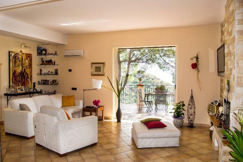 Casa Vacanze Gallodoro Letoianni Exterior foto