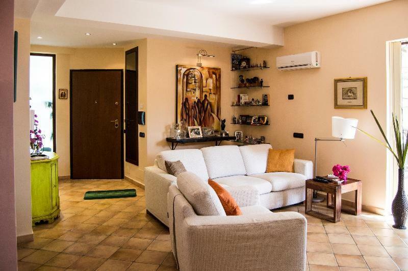 Casa Vacanze Gallodoro Letoianni Exterior foto