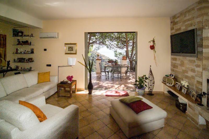 Casa Vacanze Gallodoro Letoianni Exterior foto